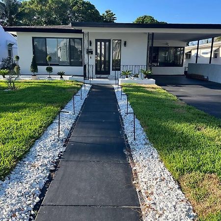 Modern Tropical Oasis With Arcade, Hottub & Minigolf Villa Hollywood Exteriör bild