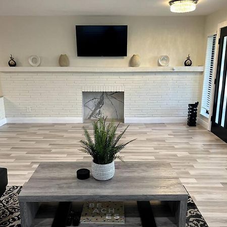 Modern Tropical Oasis With Arcade, Hottub & Minigolf Villa Hollywood Exteriör bild