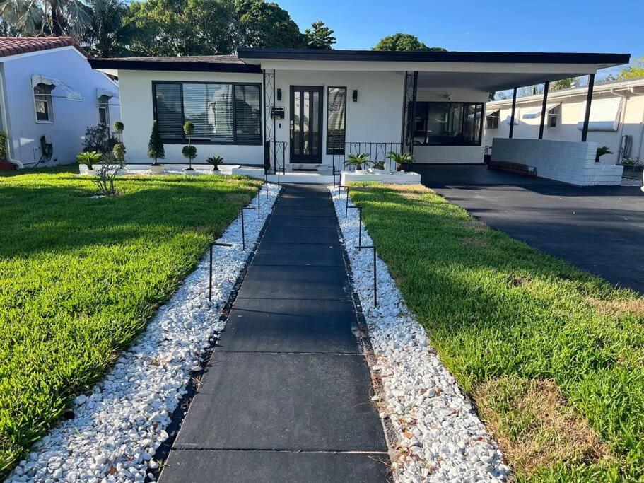 Modern Tropical Oasis With Arcade, Hottub & Minigolf Villa Hollywood Exteriör bild
