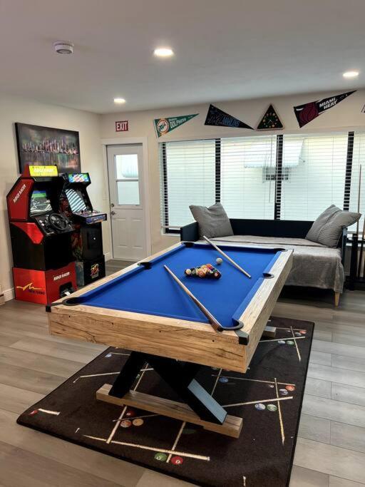 Modern Tropical Oasis With Arcade, Hottub & Minigolf Villa Hollywood Exteriör bild